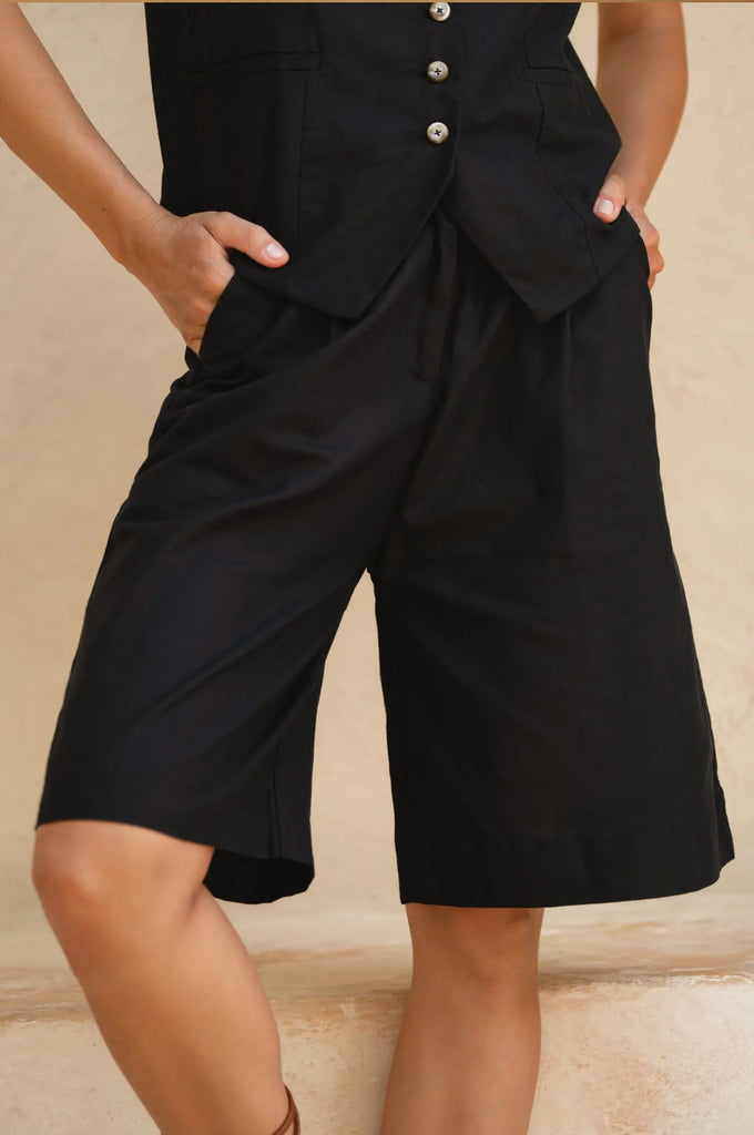 Faro Bermuda Linen Shorts by Bali Lane Bali Lane