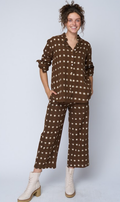 Good Boyfriend Shirt With Mandarin Collar - Ikat Squares Mocha
