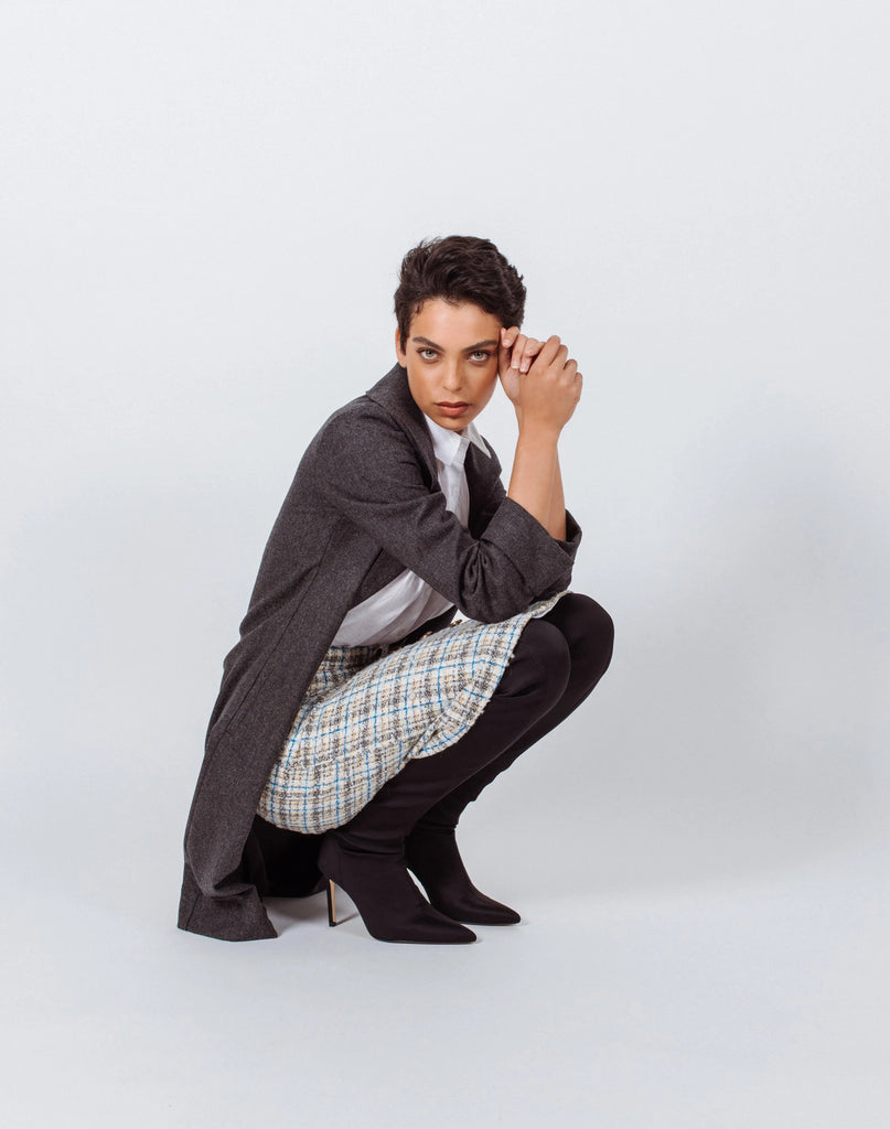 Le Réussi® Fashion - Luxurious Gray Worsted Flannel Long Trench Coat Timeless Elegance in Every Detail.