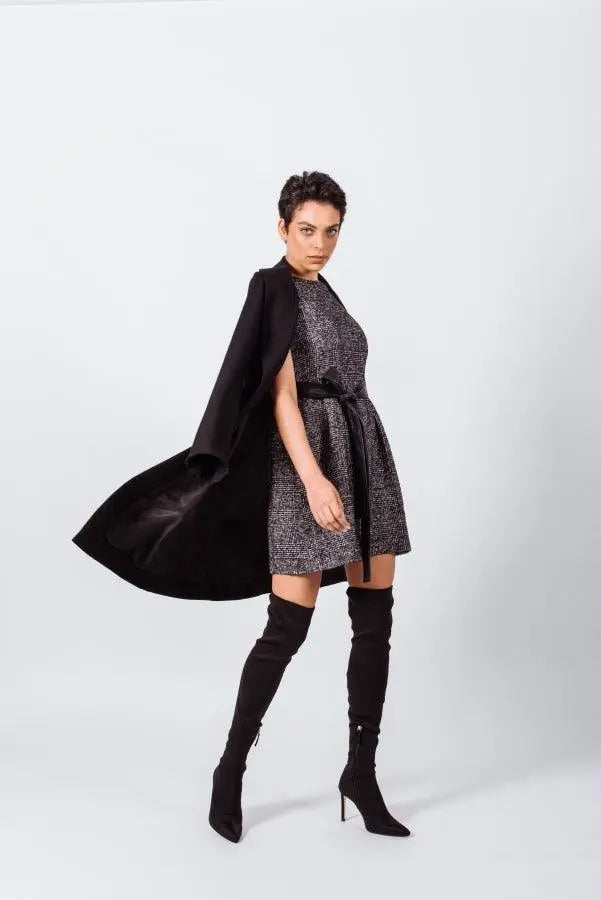 Le Réussi® Fashion - Luxurious Worsted Flannel Long Trench Coat A Sophisticated Statement of Elegance and Style.