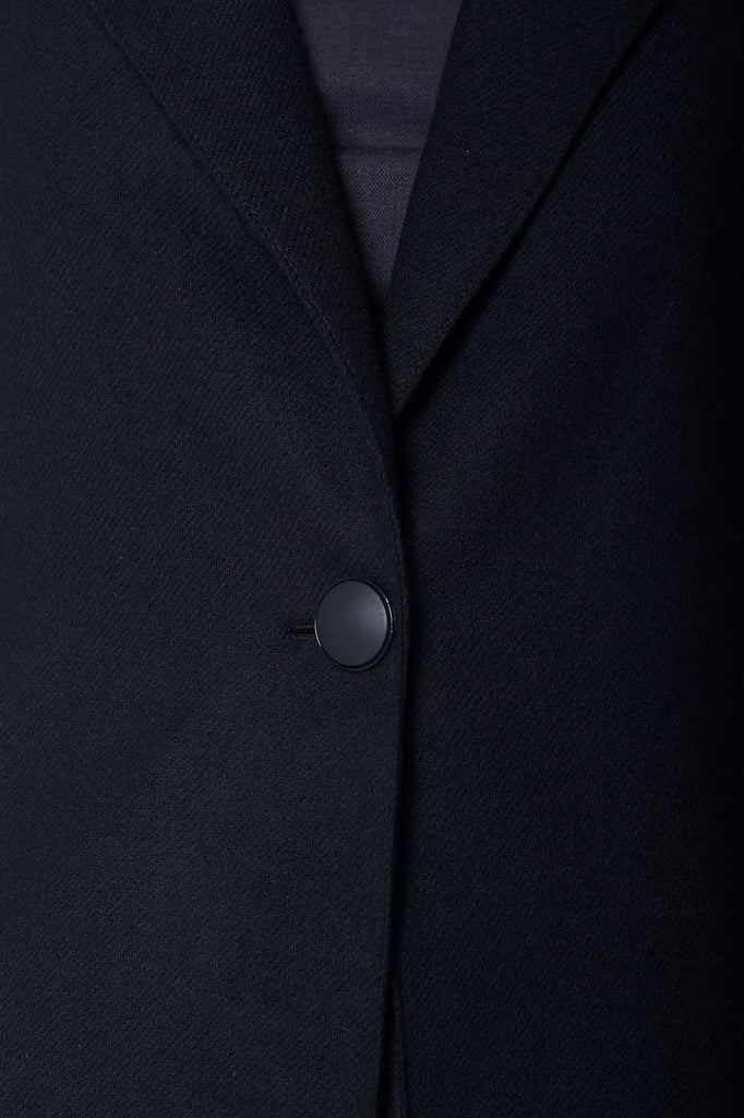 Le Réussi® Fashion - Luxurious Worsted Flannel Long Trench Coat A Sophisticated Statement of Elegance and Style.